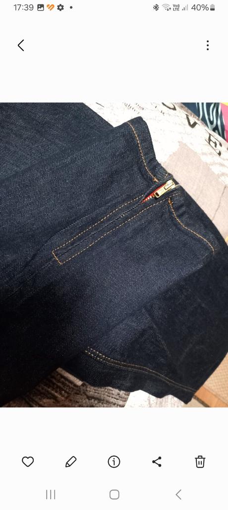 Rifle leara woman, 42