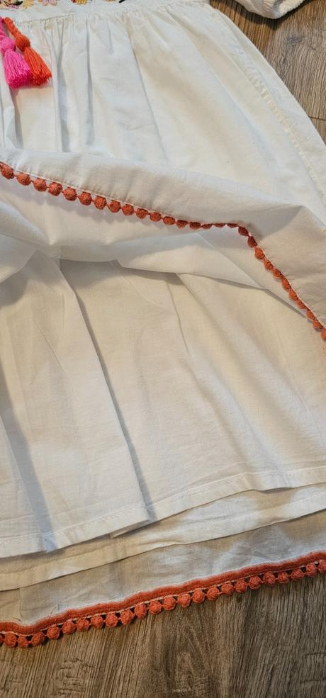 Vyšívané šaty, next,116