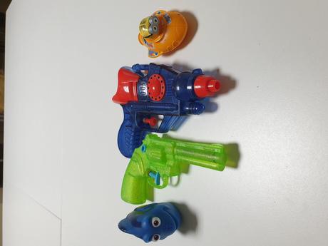 Pištole, hračky do vody,