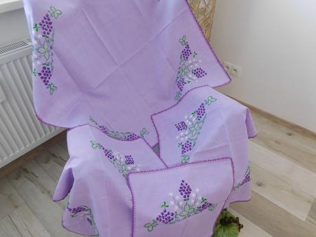 Set obrusov fialová hrozno, ručne vyšitý, 