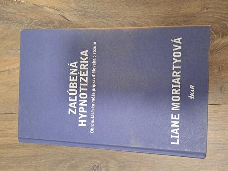 Kniha-zaľúbená hypnotizérka, 