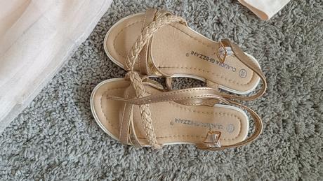 Komplet šaty + klobúk + ( tenisky alebo sandále), 104–116