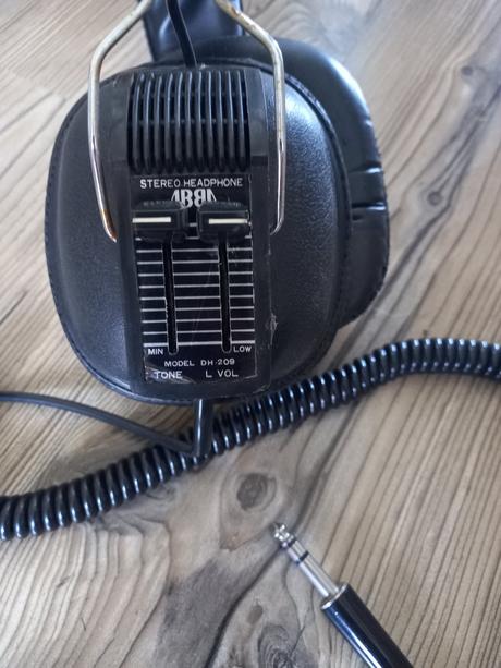 Retro sluchadla zn. abba,