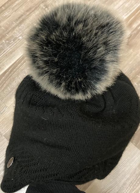 Dámska zimná čiapka s brmbolcom, 