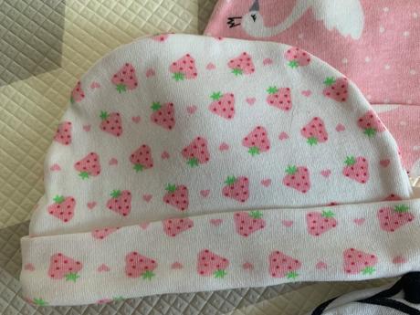 6 ks dojčenských čiapok, <50