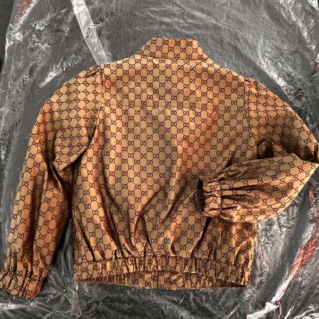 Gucci logo zlatá bunda s volánom a trikolórougucci, 104