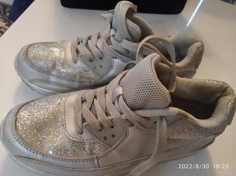 Strieborné tenisky, 37