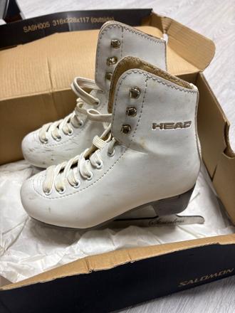 Korčule na ľad pre dievca, 31