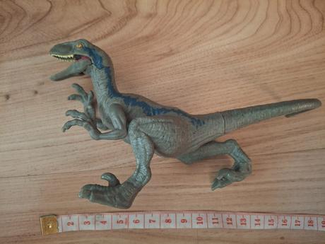 Velociraptor blue jurský svet,