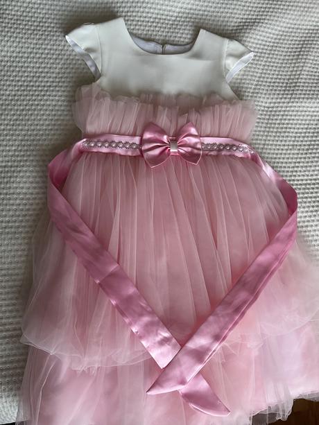 Sviatočné šaty, 140