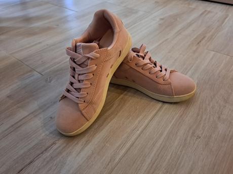 Ružové topanky, graceland,36