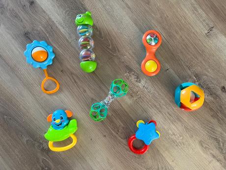 Hračky, hračky zvukové, hrkálky, kusatka,