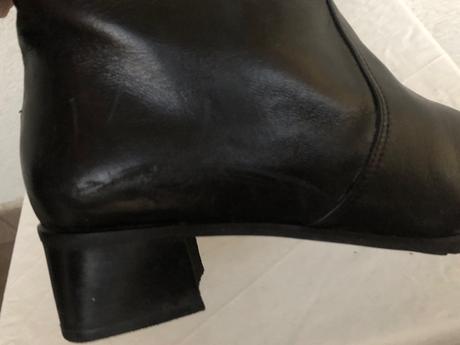 Cierne kozene cizmy z jemnuckej telacej koze, 38