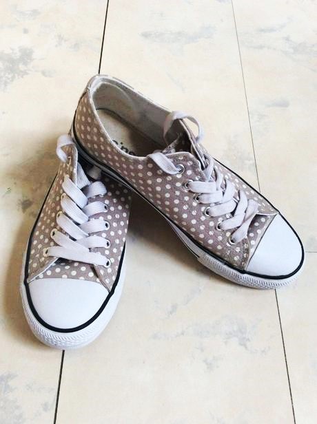 Bodkované tenisky, 39