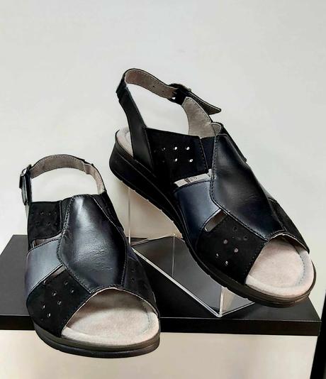 Dámske kožené sandále 18010221 b+ z, 36 - 41