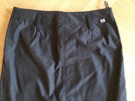 Attrativo dlhá čierna sukňa, s