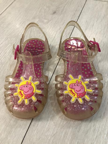 Topánky do vody, 19