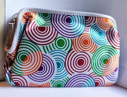 Kozmetická taštička s kruhmi, 