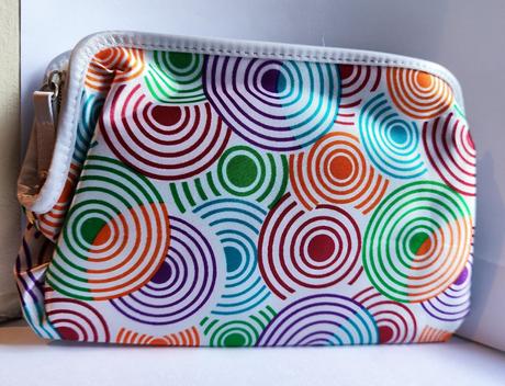 Kozmetická taštička s kruhmi,