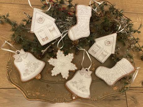 Medovník domček - perník s bielou polevou 2 ks, 