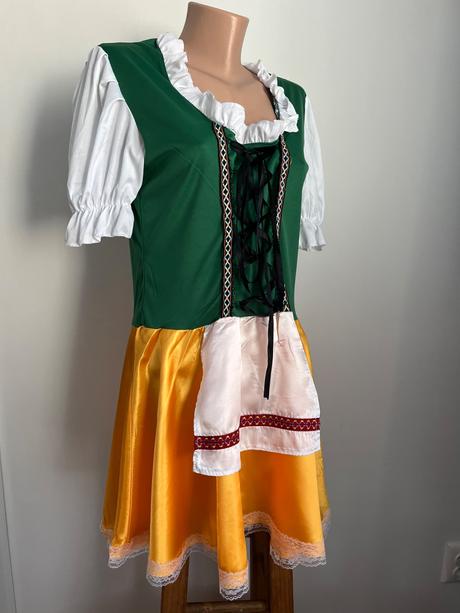 Krásny dievčenský kostým na fašiangy / karneval, 