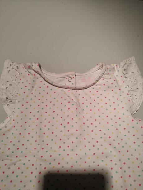 Roztomilé tričko s bodkami a volanikom, f&f,92