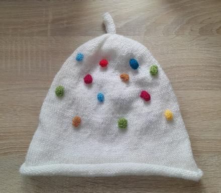 Čiapka s guľôčkami, 