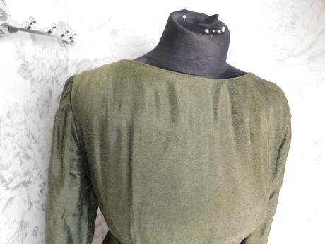 Brigitte pekne vintage šaty, 42