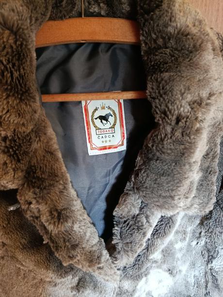 Kožuch z umelej kožušiny, 44