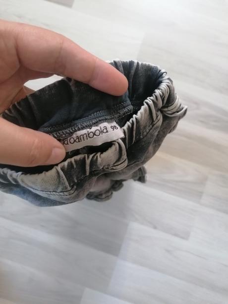 Nohavice la bambola, 98