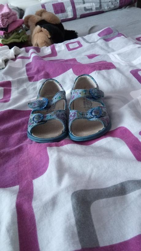 Sandalky, ricosta,21