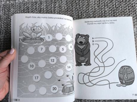 Kniha hier a vymaľovaniek,