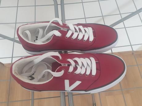 Dievcenske nenosene cervene tenisky, 38