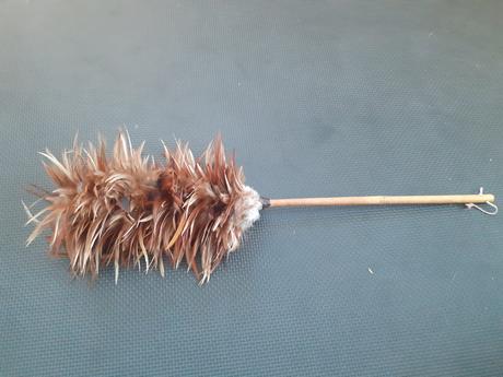 Prachovka zo slepačieho peria stará, 