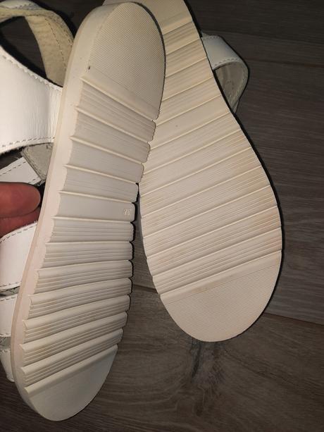 Kožené sandálky, baťa,37