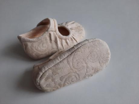 Luxusné capačky, topánočky zn. escada, <17