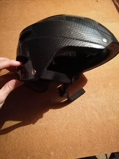 Prilba na bicykel, s