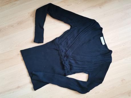 Priliehavý pulóvrik s výstrihom, c&a,xs