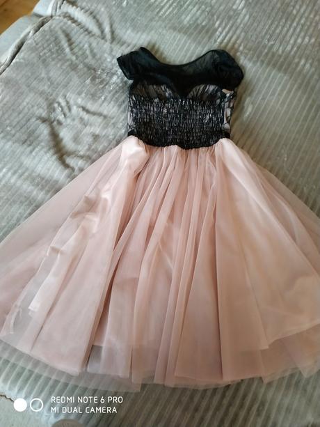 Dámske spoločenské šaty,