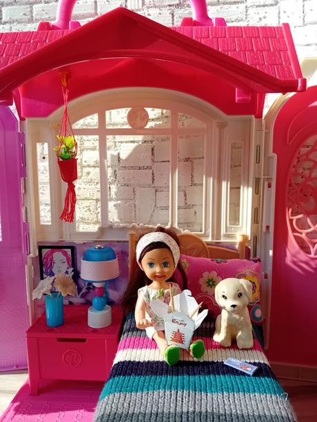 Barbie dom s bábikami a so psom, 