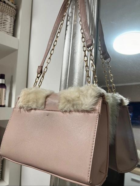 Kabelka ružová s kožušinov, stradivarius