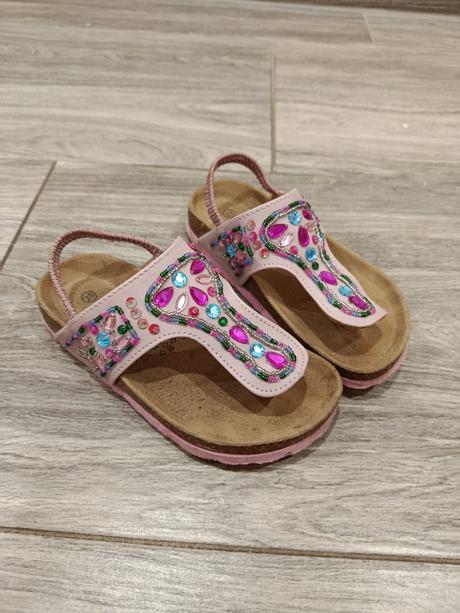 Sandálky, 28