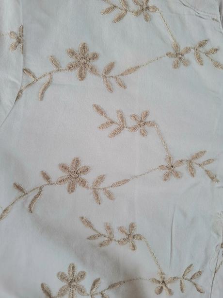 Vyšívané šaty, 134