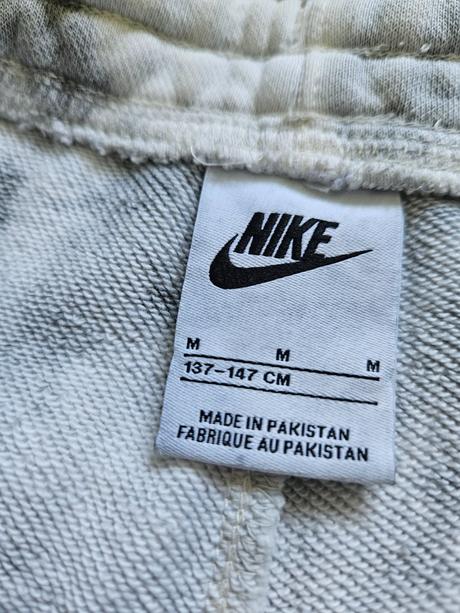 Sivé strapaté kratase, nike,140