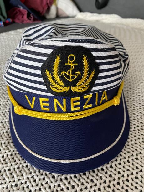 Krásna šiltovka venezia, 54