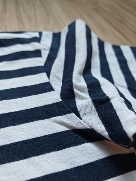 Pásikavé tričko, 122