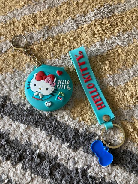 Hello kitty zrkadielko a prívesok,