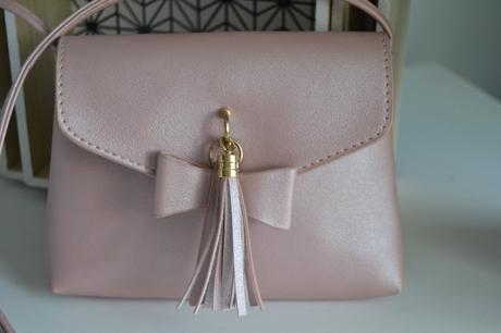 Dievčenská perleťovo ružová crossbody kabelka,
