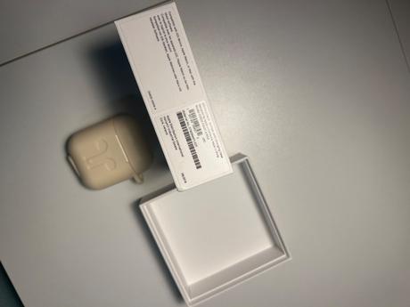 Iphone 11+sluchadla airpods,