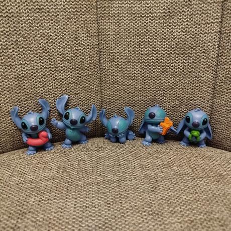 Labubu stitch + 5 disney figúrok stitch, 